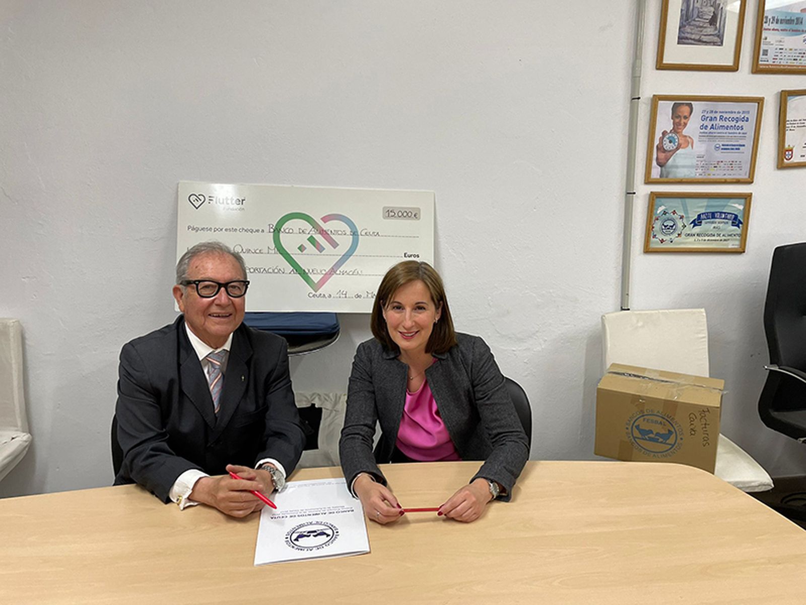 El presidente del Banco de Alimentos, Pedro Mariscal, y la representante de Flutter Esther Martín/FOTO CEDIDA