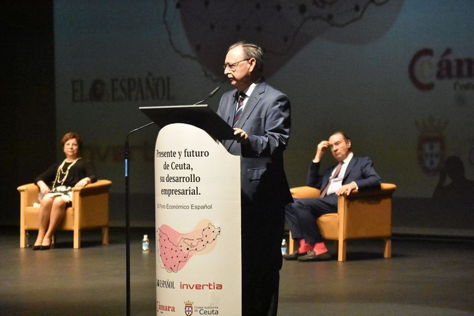 Juan Vivas en el acto de apertura del Foro Económico Español en Ceuta. / FOTO NICOL'S