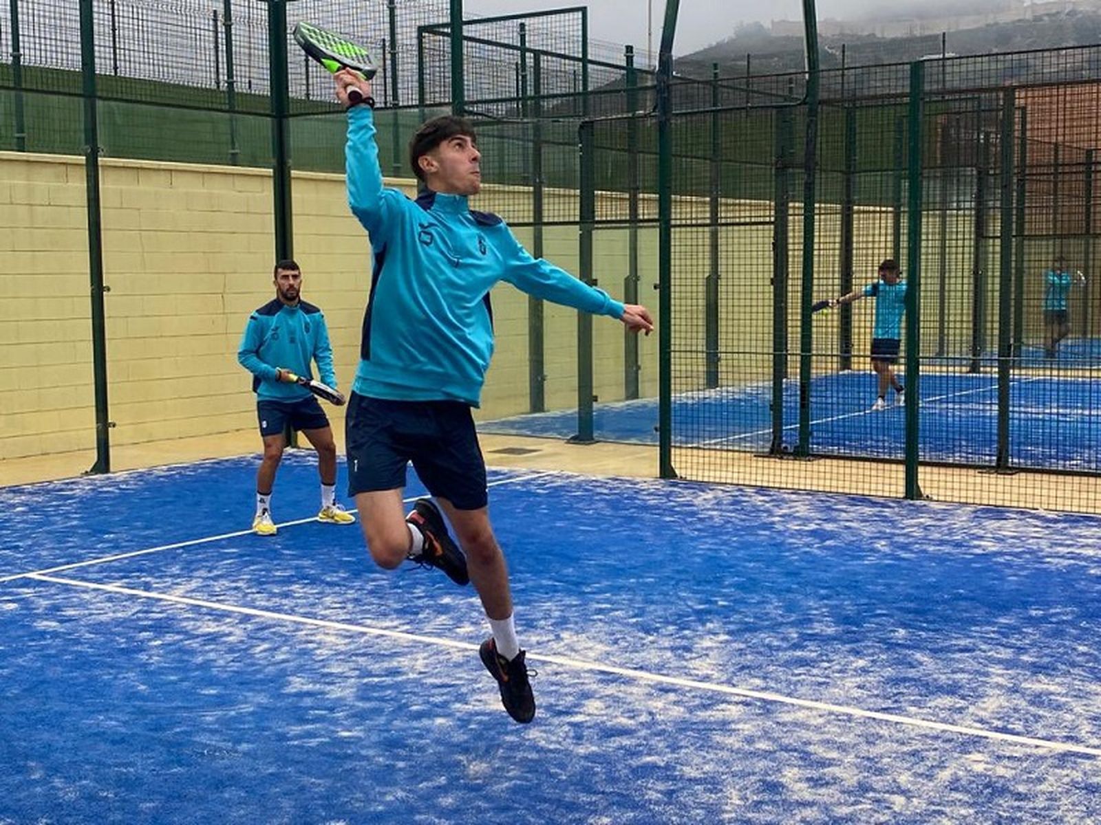 Rodin e Ismael ‘Maruja’ hacen pareja en las pistas del Parque Marítimo. / AD CEUTA FC