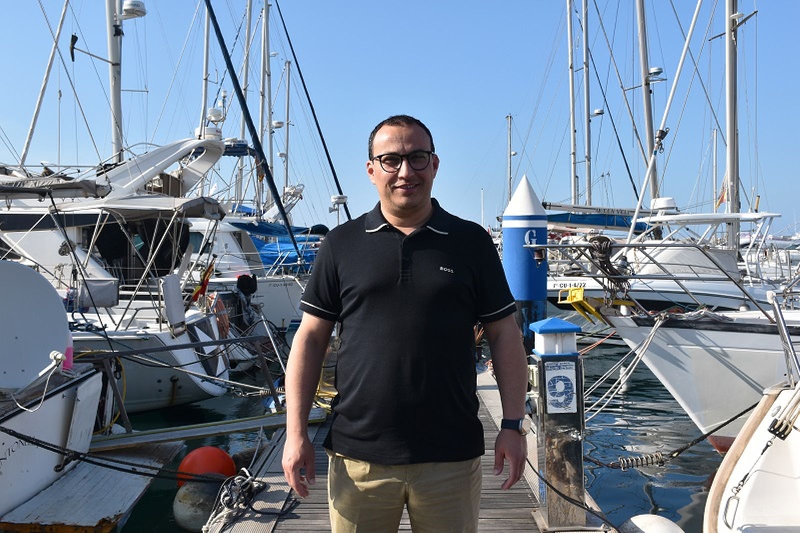 El presidente del GALPCE y director de Marina Hércules, Mehdi Amin, en el Puerto Deportivo de Ceuta este jueves. / FOTO G.S.