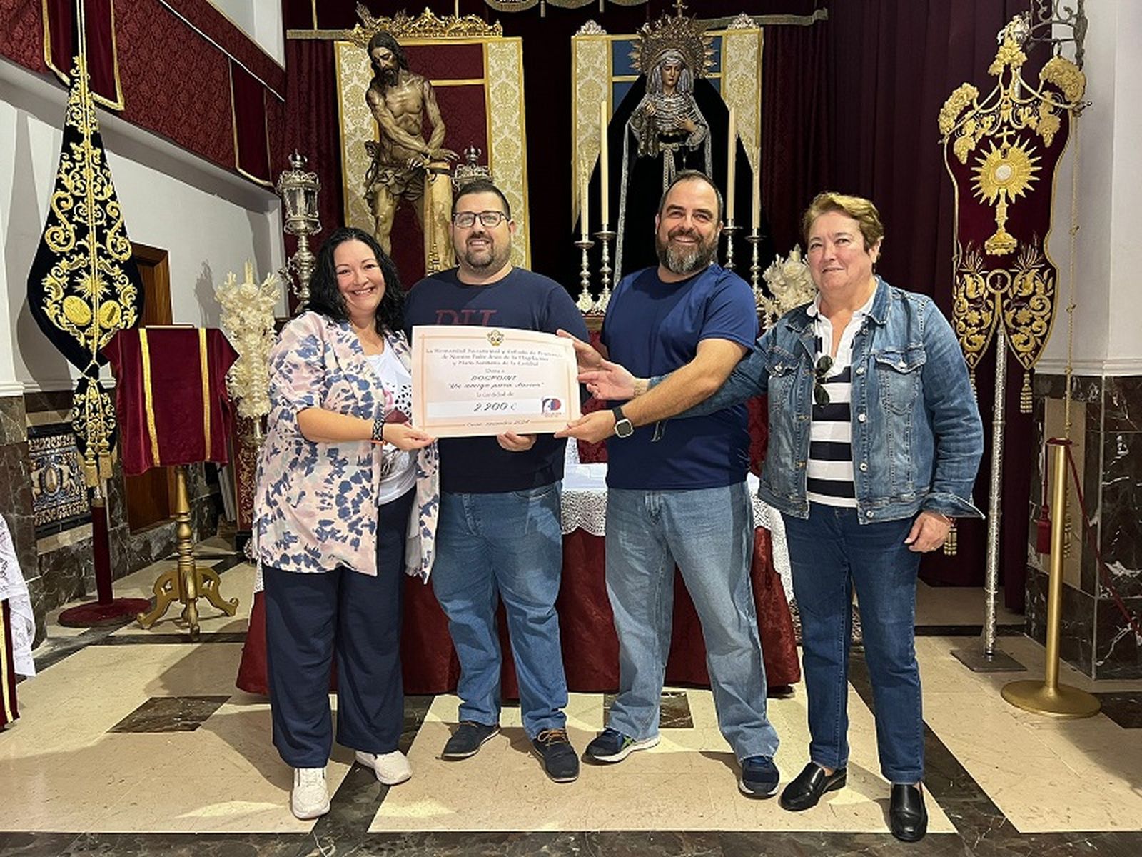 Acto de entrega de la donación de 'Un amigo para Javier' | FOTO CEDIDA