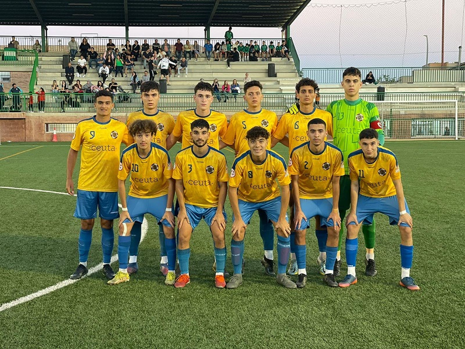 El equipo inicial ceutí, este sábado en el campo almeriense. / FOTO CEDIDA