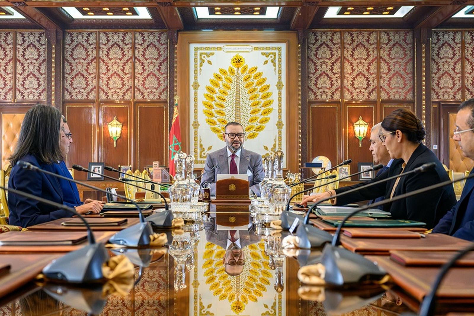 El Rey de Marruecos, Mohamed VI, durante una reunión. / FOTO EL PUEBLO