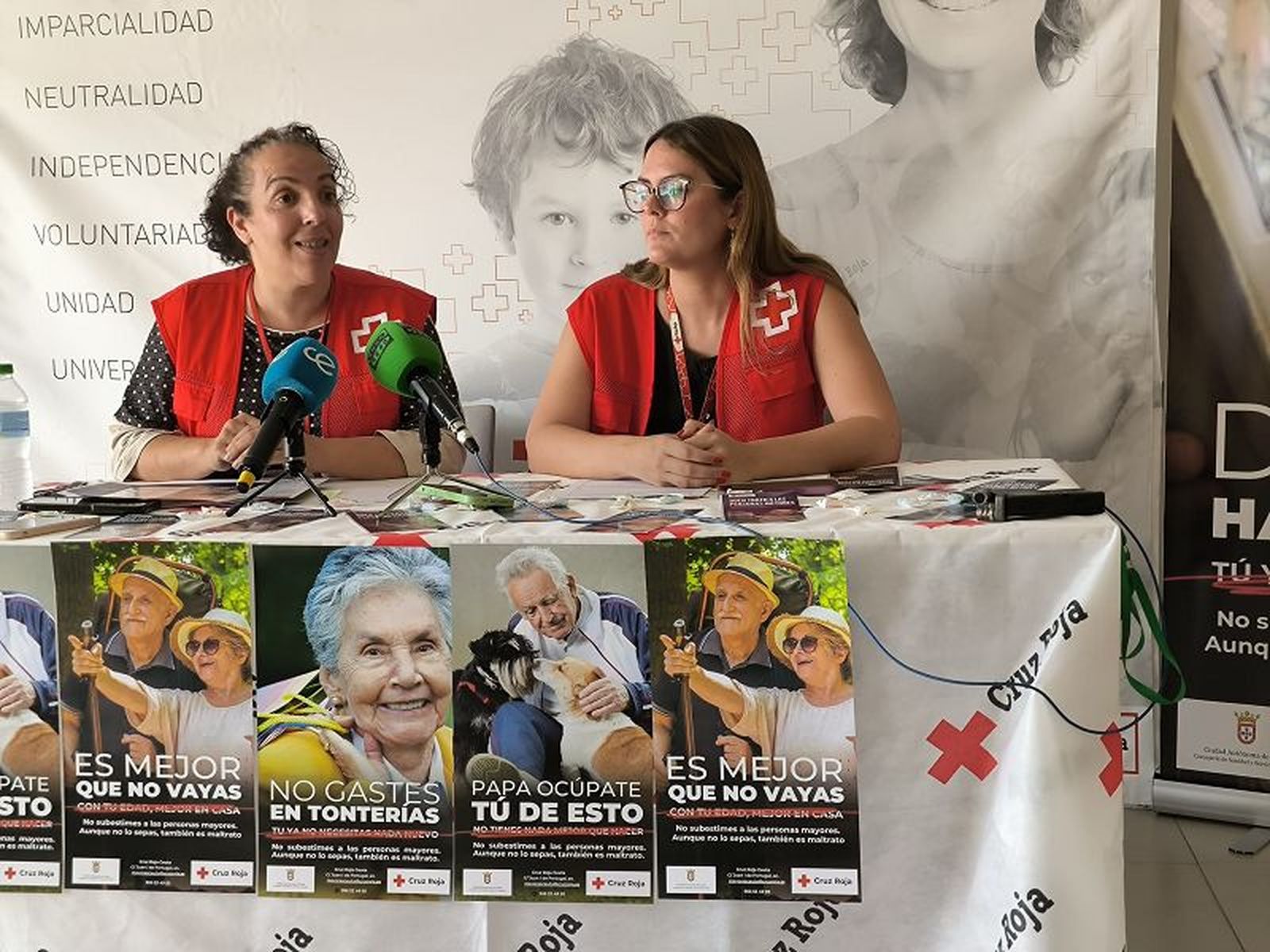 Rabea Mohamed y Ana de Torres durante la comparecencia de este martes./ FOTO NICOL'S