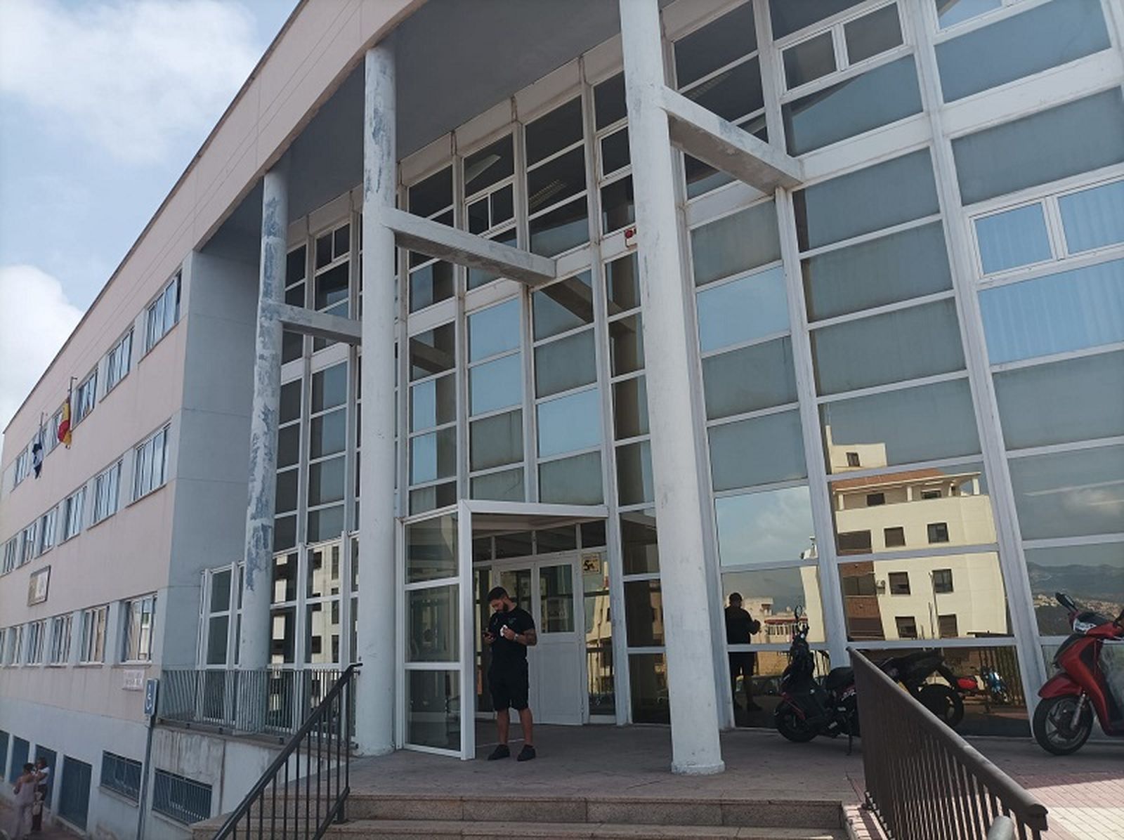 Acceso principal del Centro de Salud El Recinto. / FOTO NICOL´S