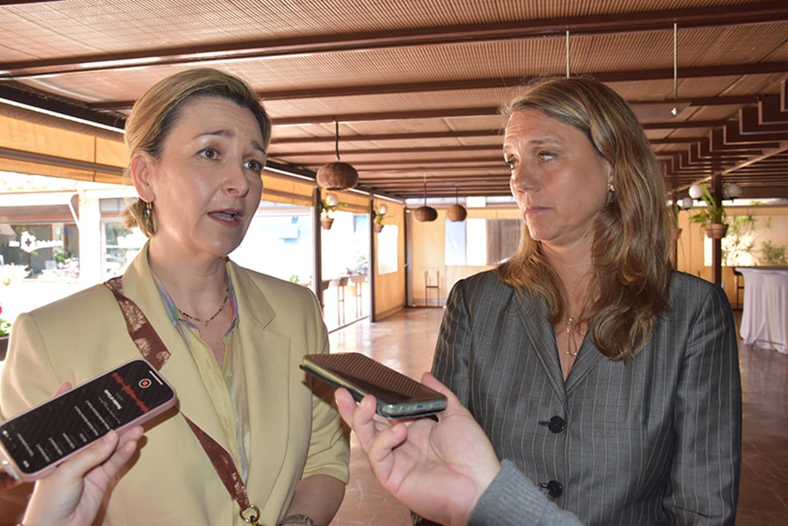 Arantxa Campos, a la izquierda, junto a Ángela de Miguel/FOTO NICOL'S