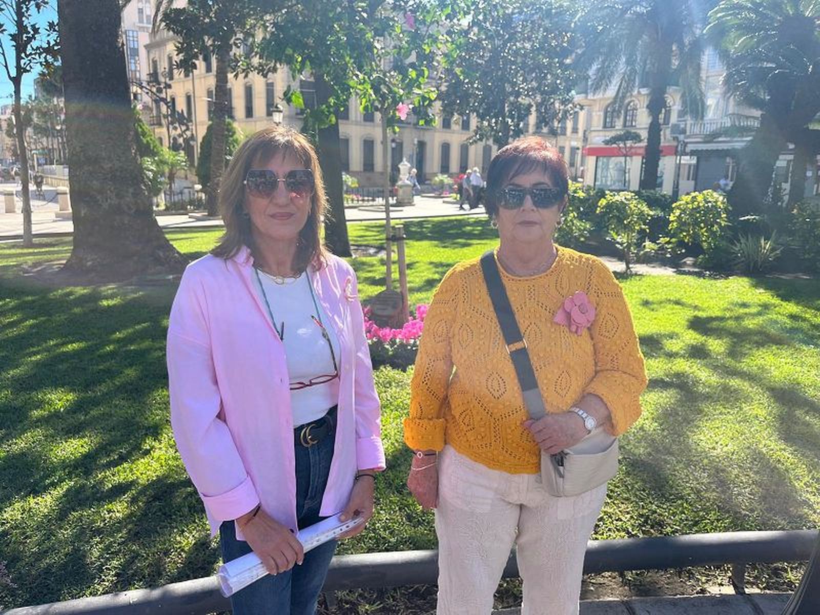 Isabel Lagares (izda.) junto a Hilda Castro./ FOTO J.A.G.