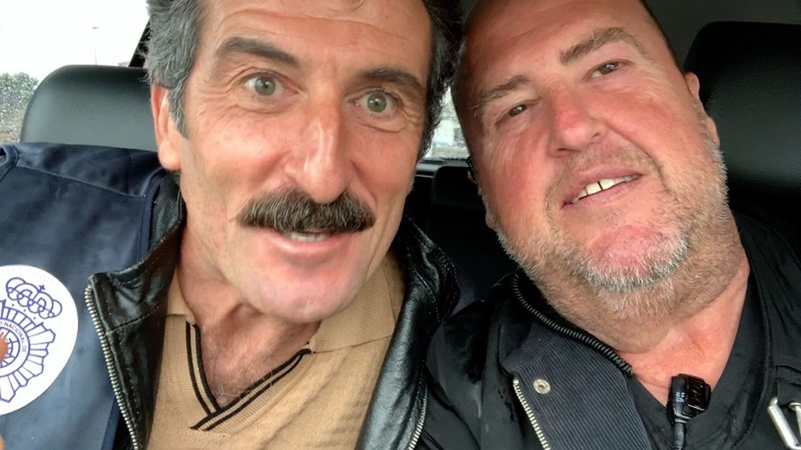 Manolo junto a Luis Zahera, uno de los protagonistas de la serie / FOTO CEDIDA