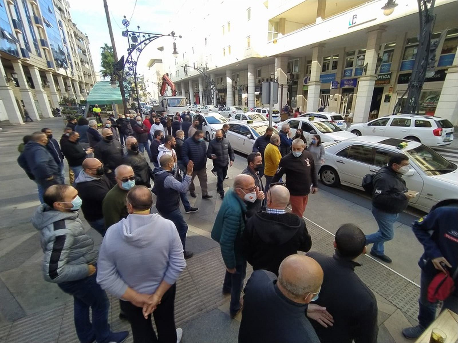 3465_8397_1783_taxi-parado