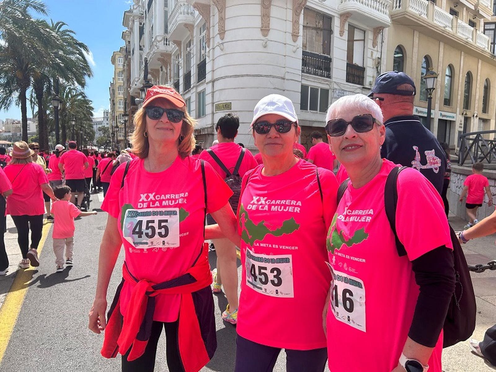 Las amigas y usuarias del Centro Asesor de la Mujer, Pilar, África y Ana -de izquierda a derecha-. / FOTO G.S.